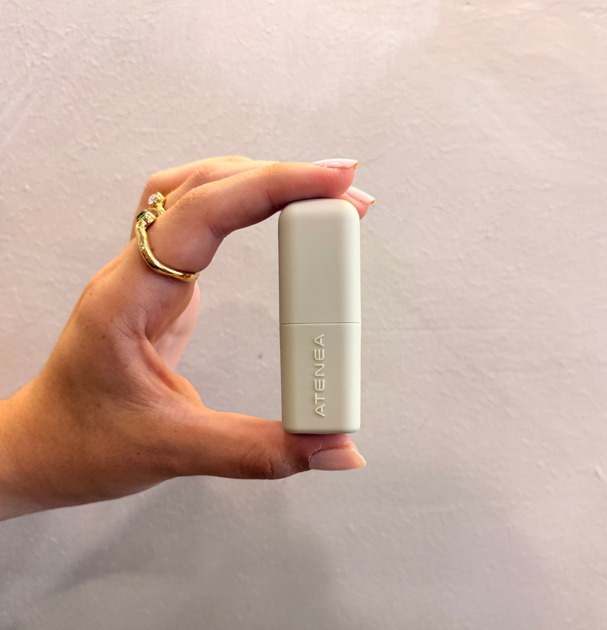 Iluminador cremoso en barra travel size
